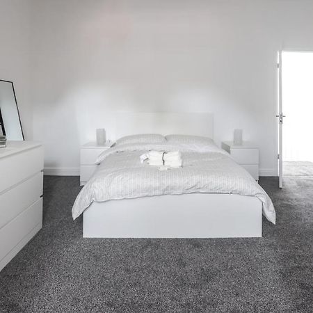 Spacious 4 Bed House In Birmingham, Suitable For Contractors Exterior photo
