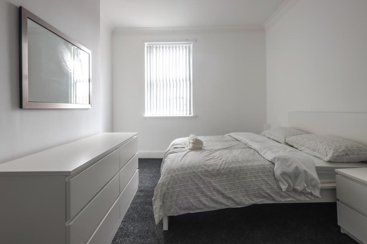 Spacious 4 Bed House In Birmingham, Suitable For Contractors Exterior photo