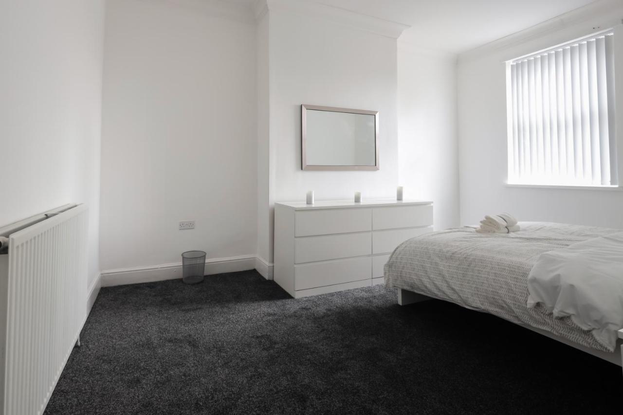 Spacious 4 Bed House In Birmingham, Suitable For Contractors Exterior photo