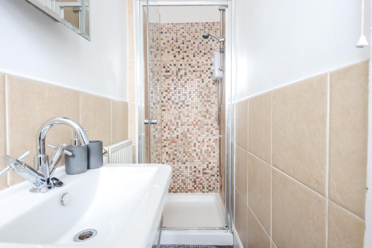 Spacious 4 Bed House In Birmingham, Suitable For Contractors Exterior photo